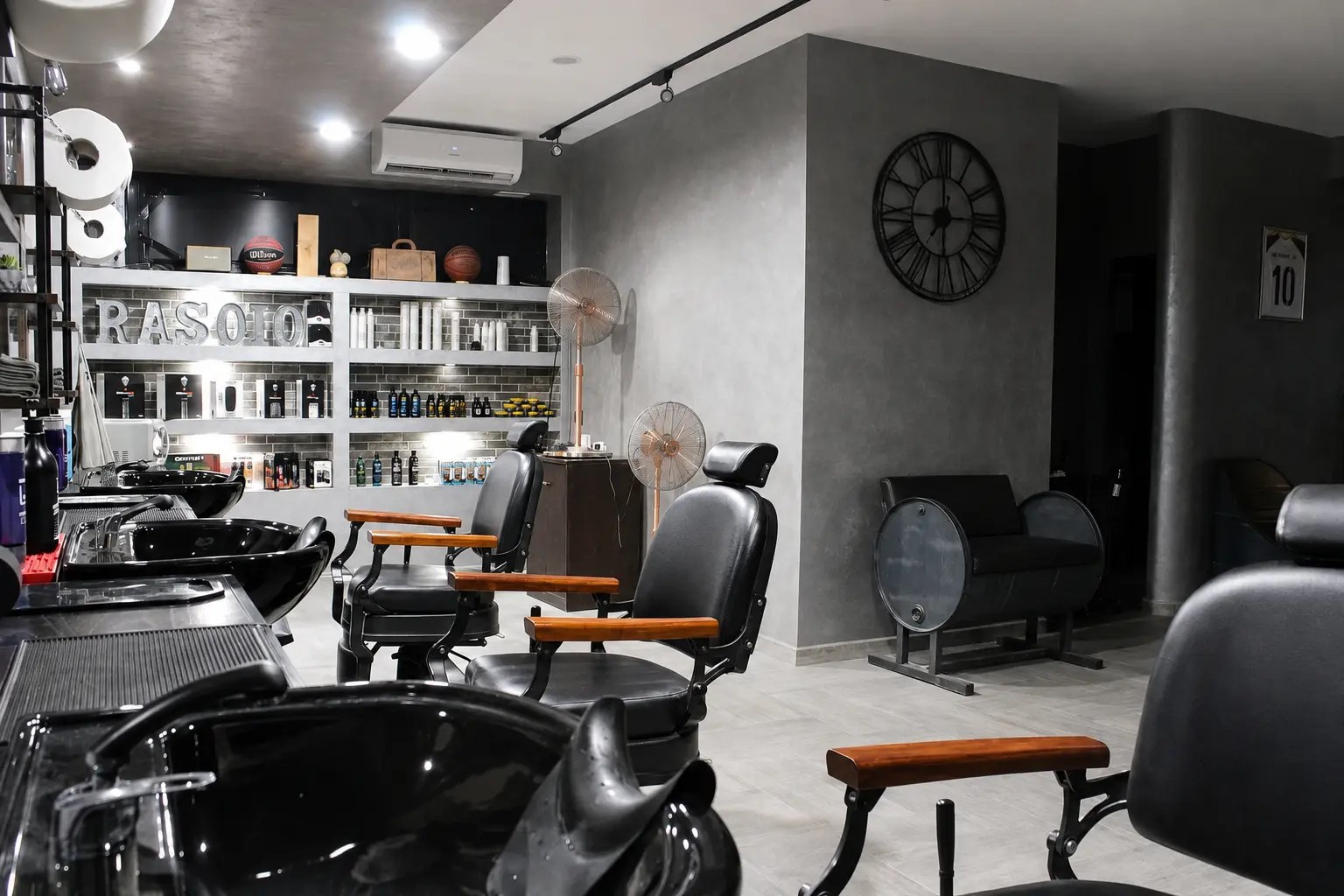 Interno di Rasoio Barberia a Torre Angela